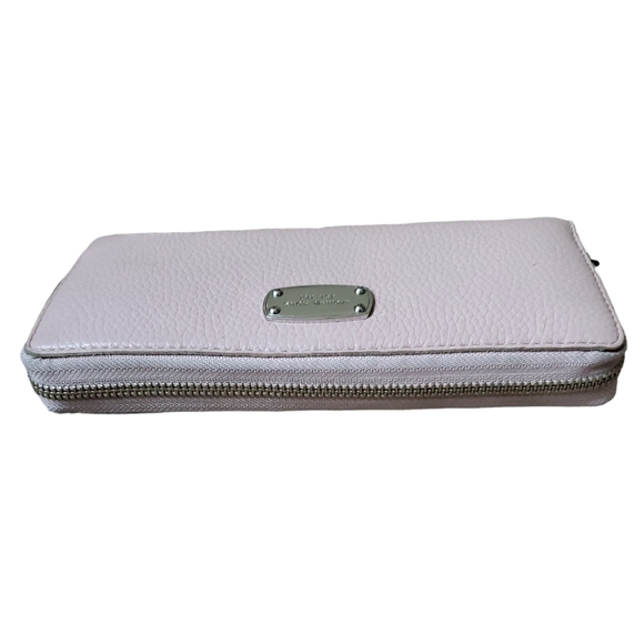 Michael Kors Pink Wristlet vallet. - Picture 5 of 11